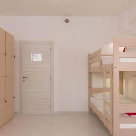 Free Bird - Bed In Five Bed Mixed 4 Holiday home *
