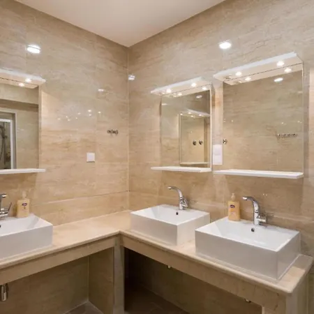 Free Bird - Bed In Five Bed Mixed 4 * Dubrovnik