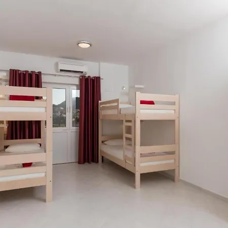 Free Bird - Bed In Five Bed Mixed 4 Holiday home